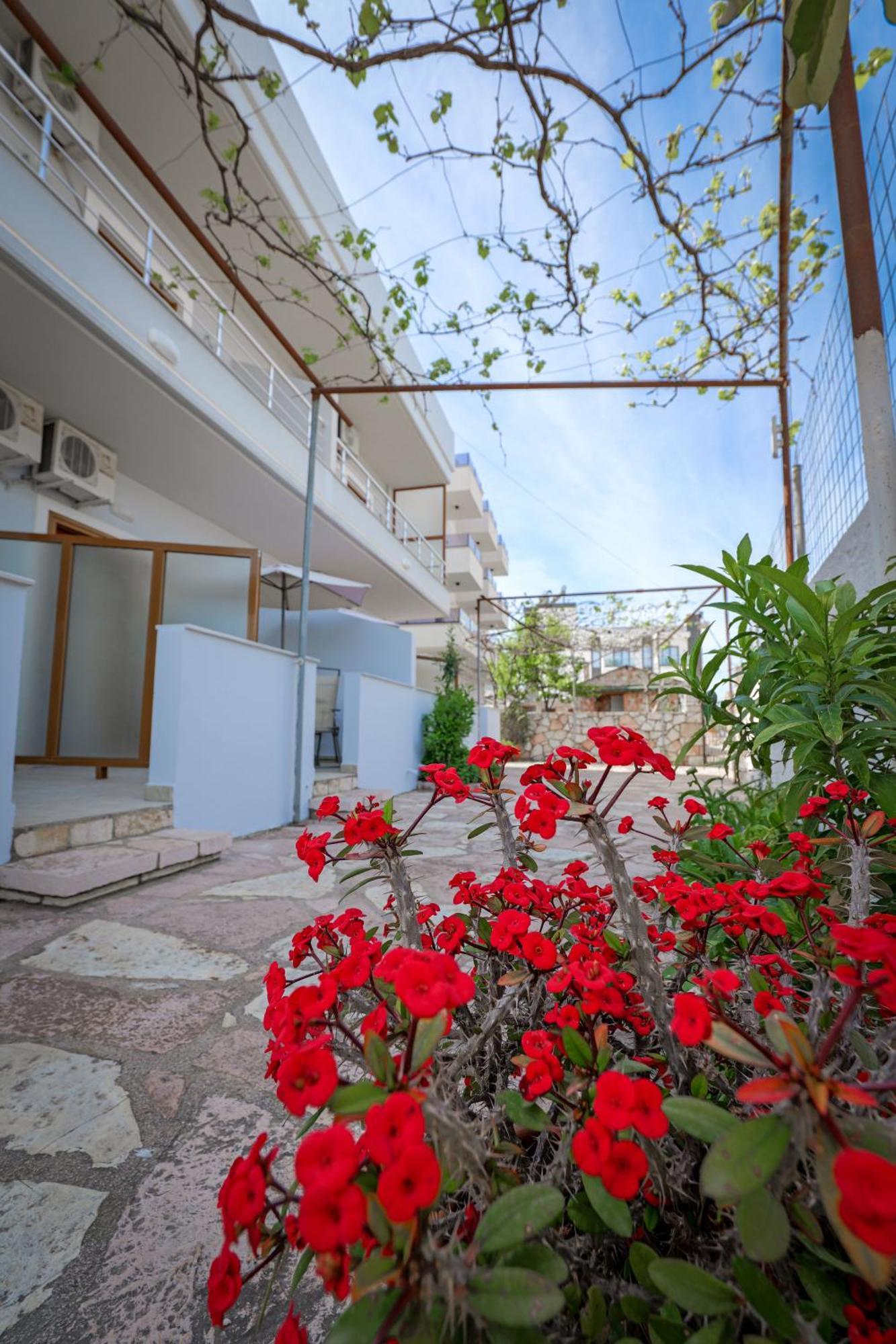 Guesthouse Moonlight Downtown Ksamil Exteriér fotografie