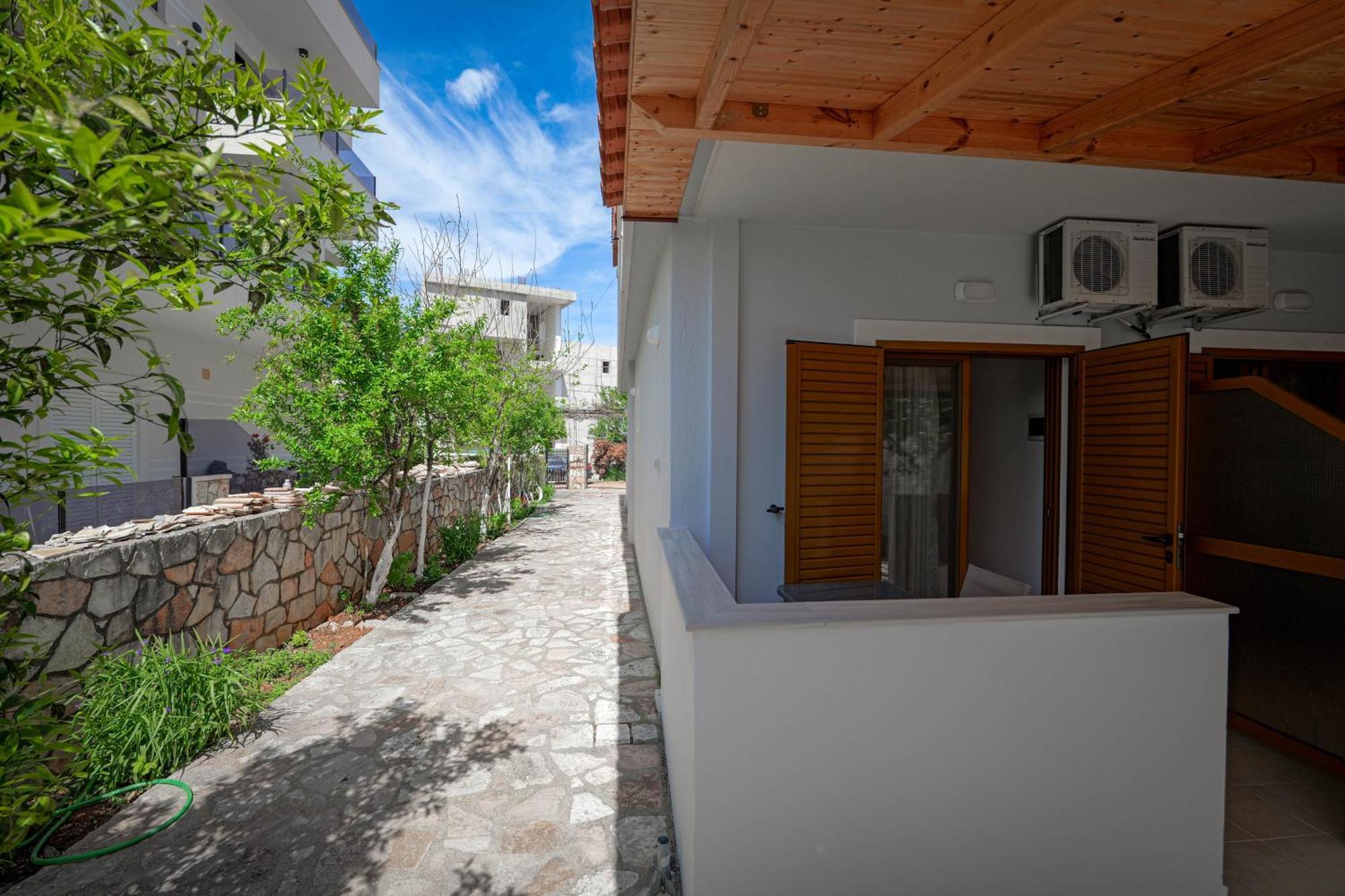Guesthouse Moonlight Downtown Ksamil Exteriér fotografie