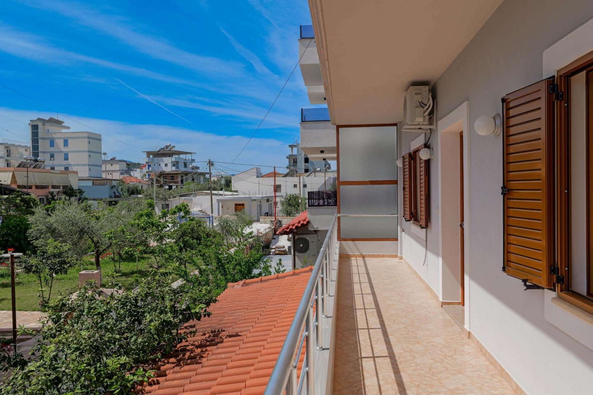 Guesthouse Moonlight Downtown Ksamil Exteriér fotografie